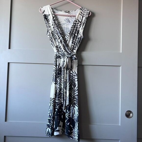 Tommy Bahama Fronds Falling Tambour Faux-Wrap Dress Medium V Neck Tropical - Picture 1 of 16